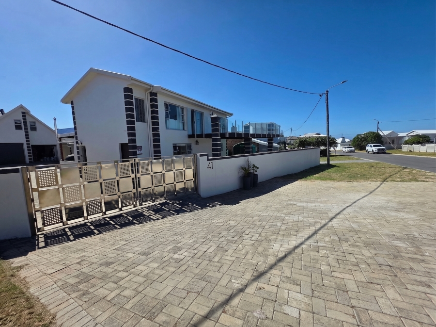 6 Bedroom Property for Sale in Oceanview Heights Western Cape